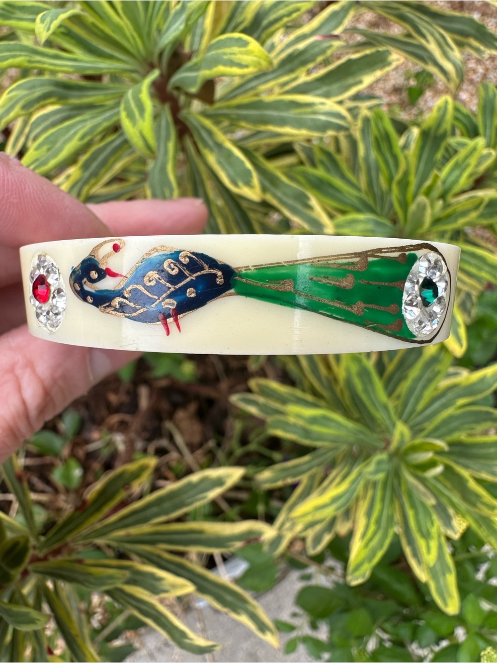 🦚 Pristine 1930s Art Deco Hand-Painted Celluloid Peacock Bangle - Picture 5 of 12